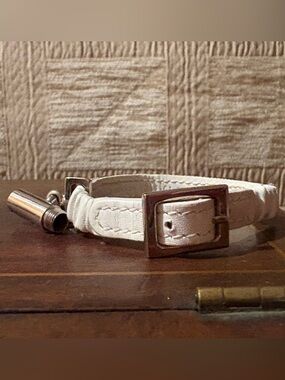 Gucci White Leather Bracelet with Silver Buckle & Leopard Detail